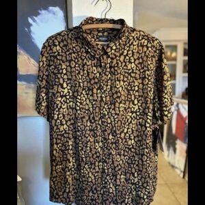 Guess Men's Brown and Gold Patterned Shirt